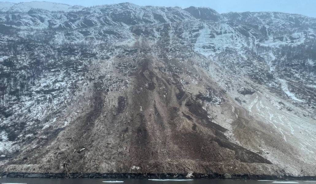 Avalanches cut off northern Norway