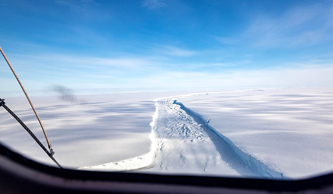 Antarctica – huge iceberg broken off