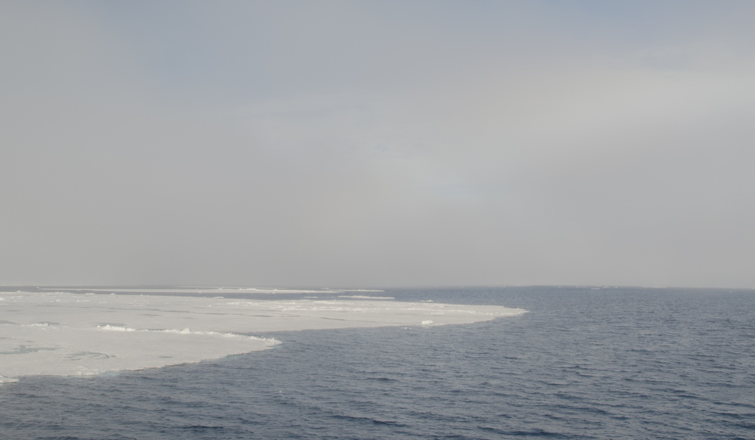 Du brouillard au lieu de la glace, un obstacle de plus aux navigants de l’Arctique