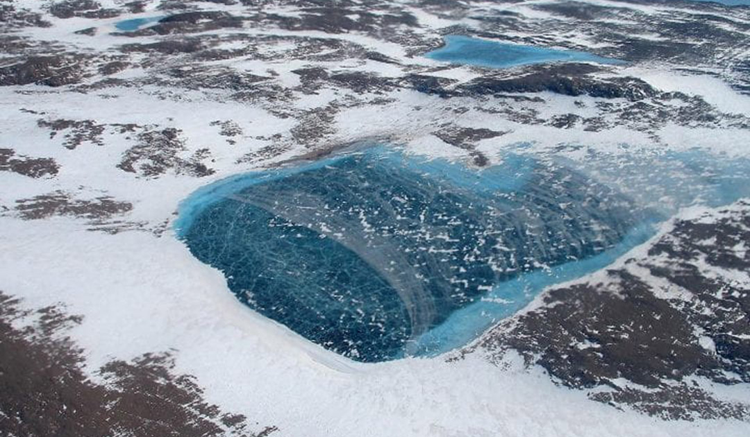 The Greenland and Antarctic ice sheets behave in opposite ways