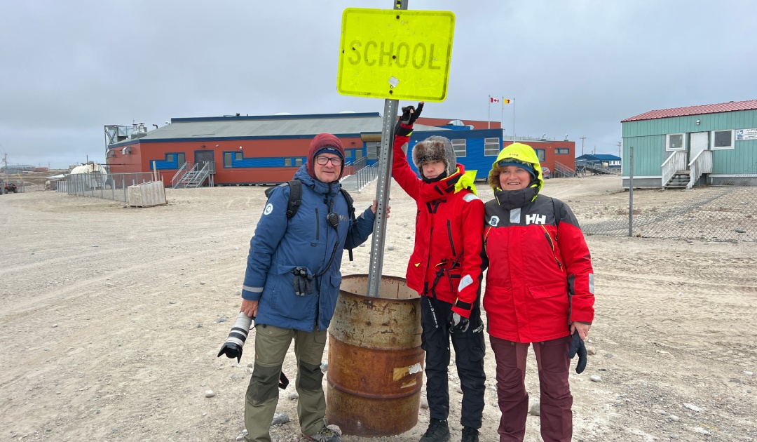 Am 1. September begann das estnische Schuljahr, und der 14-jährige Deckhelfer Jaan musste mit dem Unterricht beginnen. Die Familie war froh, eine Schule in Gjoa Haven, Nunavut, gefunden zu haben, aber schließlich lernte Jaan aus der Ferne auf der Jacht. 