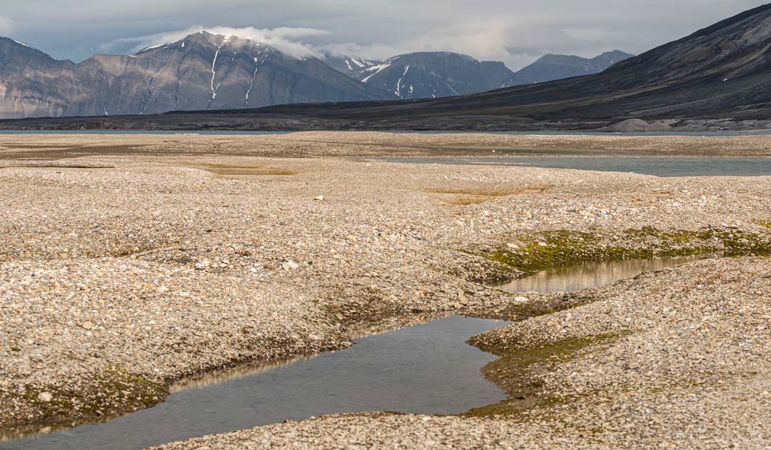 Mountains, glaciers and an island – 6,000 hectares of land on Svalbard seek new owner