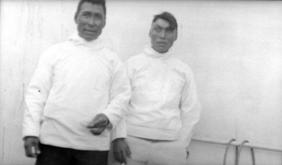 Nukagpiánguak Imerârssuk and his son Sakæus Hendriksen. They both worked as police in Ellesmere Island where they bred their dogs with wolves. Photo: Library and Archives Canada